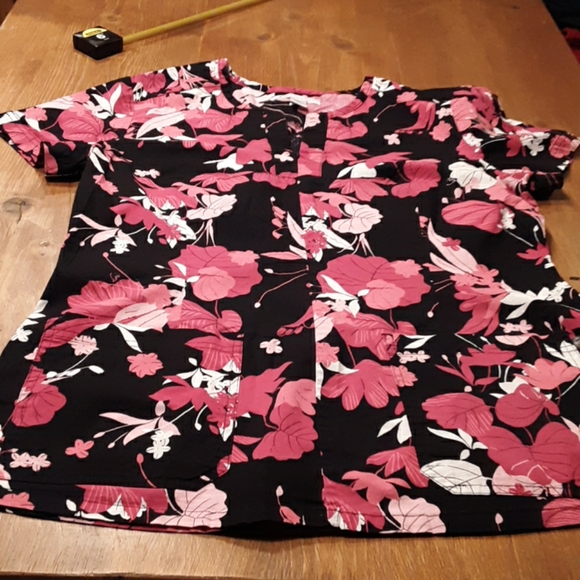 koi Other - Koi scrub top size M EUC koi Other - Koi scrub top size M EUC